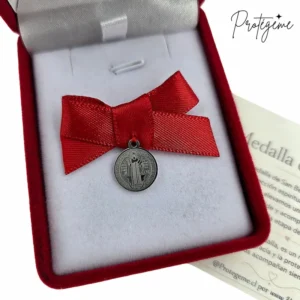 medalla san benito bebe